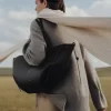 Cyme Edition Strukturiertes Schwarz mit ecrufarbenen Nähten