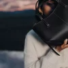 Cyme Mini Edition Strukturiertes Schwarz mit ecrufarbenen Nähten