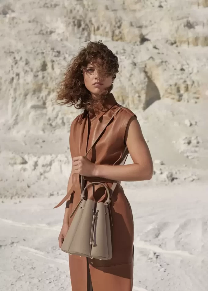 Numéro Huit Edition Strukturiertes Taupe