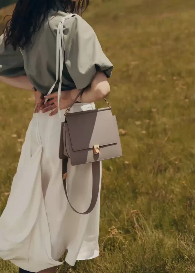 Numéro Sept Edition Strukturiertes Taupe
