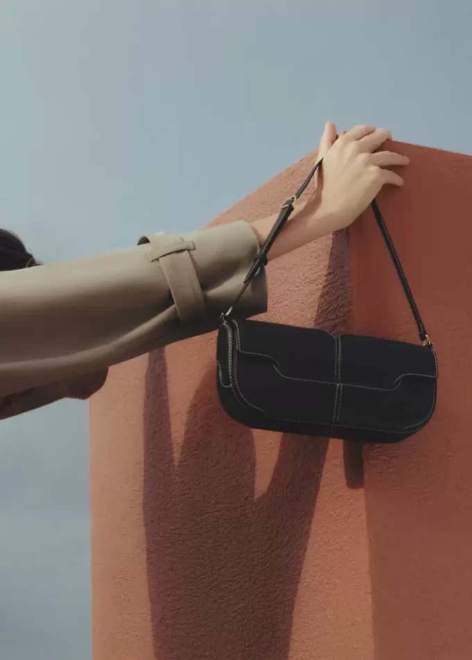 Osmo Edition Glattes Schwarz mit Ecru-Nähten