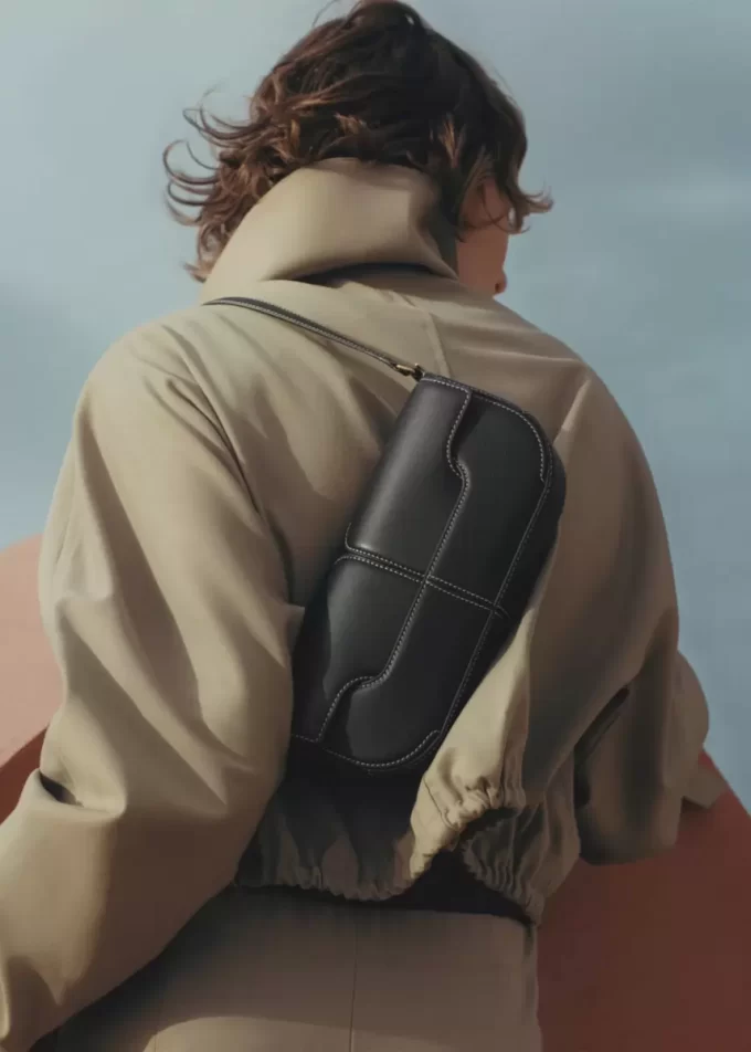 Osmo Edition Glattes Schwarz mit Ecru-Nähten